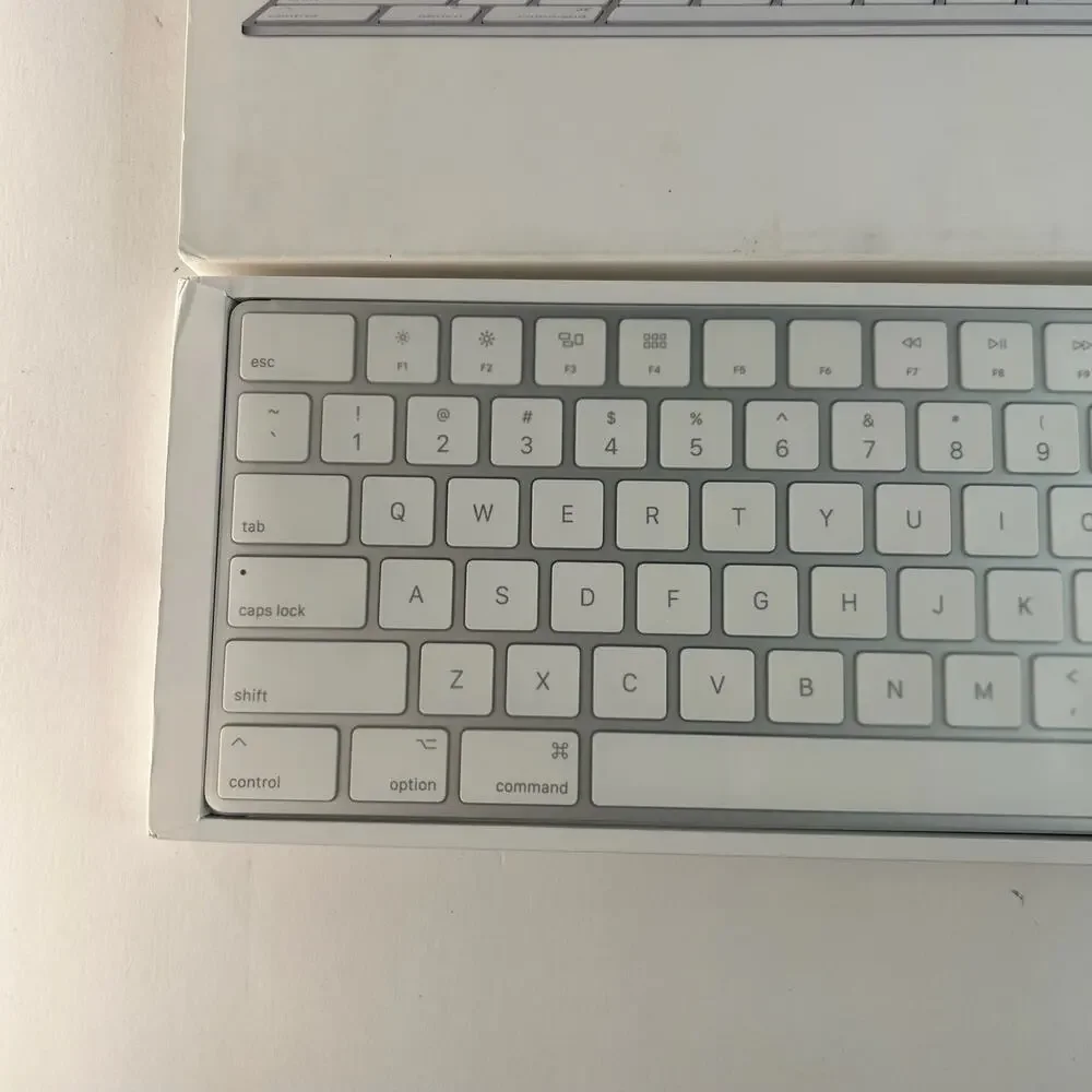 Apple Magic Keyboard with Numeric Keypad Silver MQ052LL/A Wireless A1843